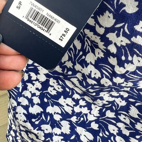 Lucky brand top, short flutter sleeves, V-neck, blue floral women's size S, NWT - Picture 6 of 8